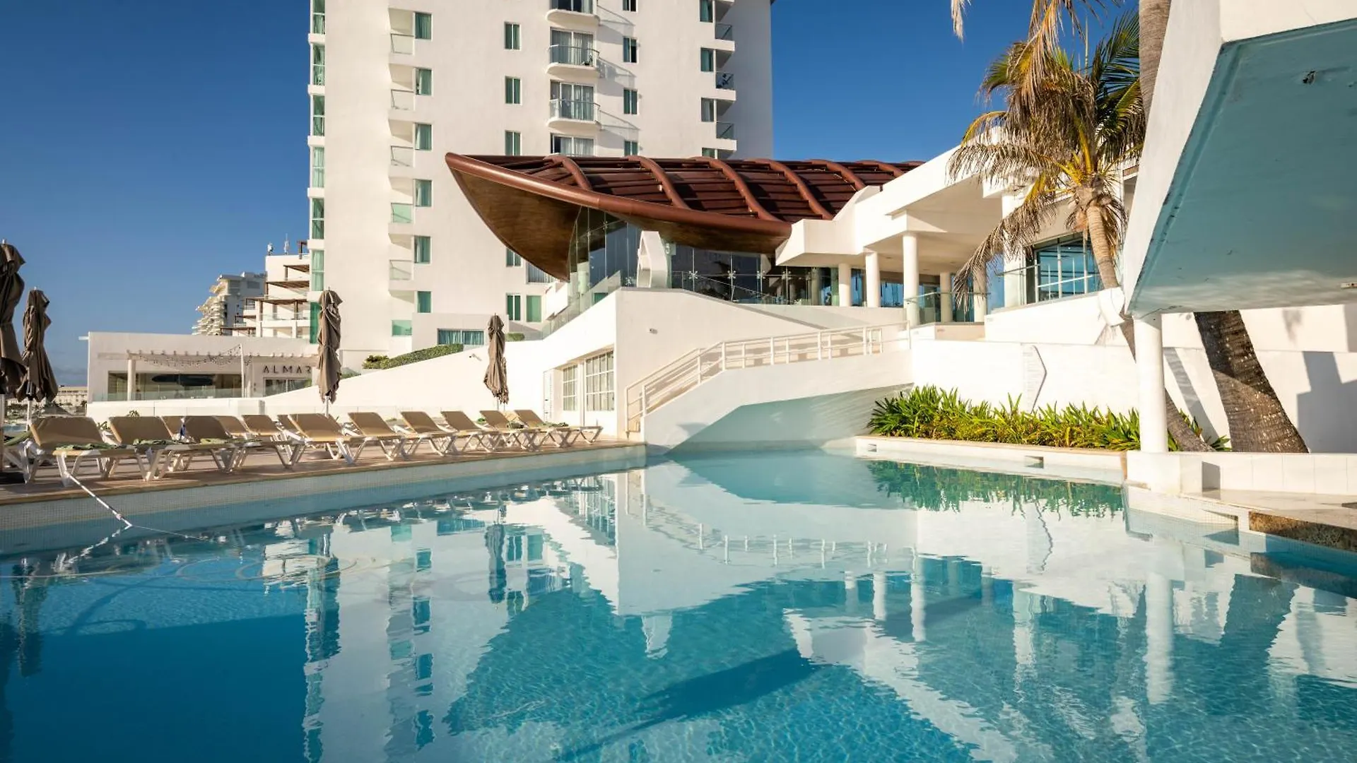 Ocean View Modern Condo & Luxury Amenities Cancun Meksika