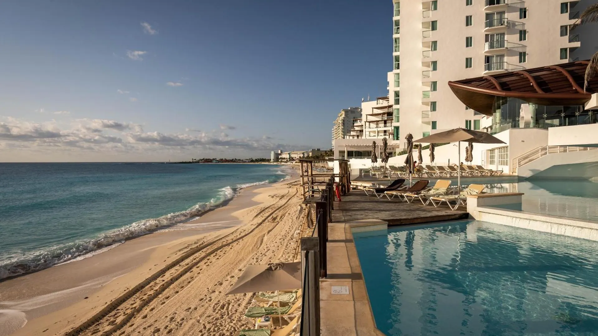 Ocean View Modern Condo & Luxury Amenities Cancun Daire