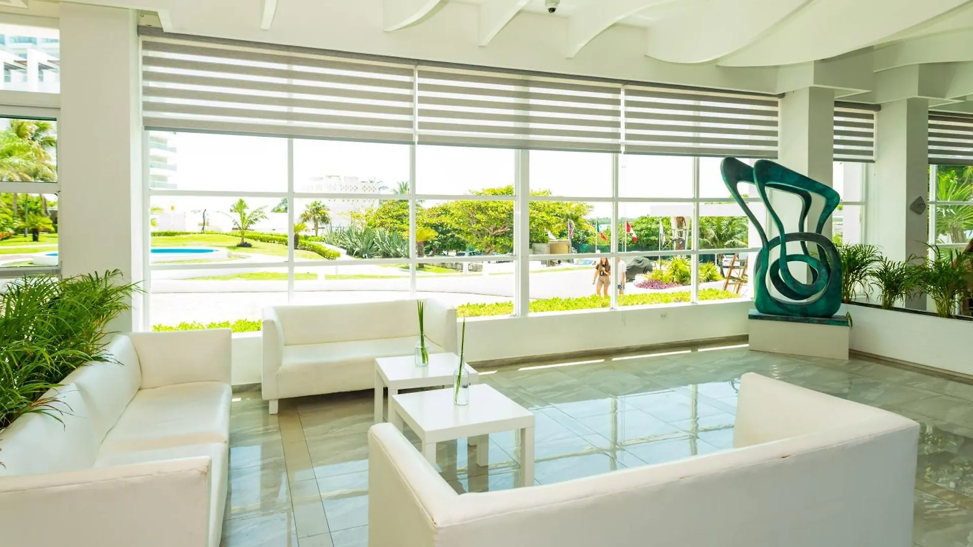 Ocean View Modern Condo & Luxury Amenities Cancun Daire