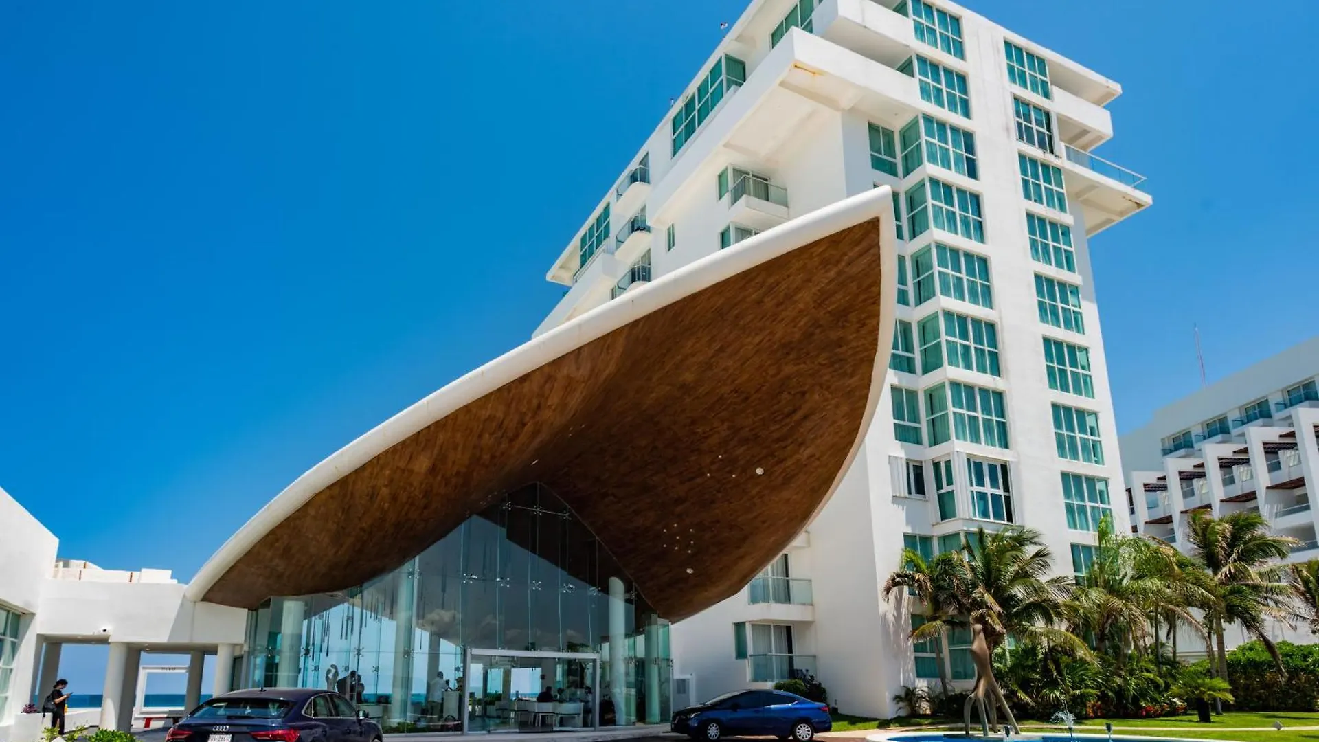 Ocean View Modern Condo & Luxury Amenities Cancun