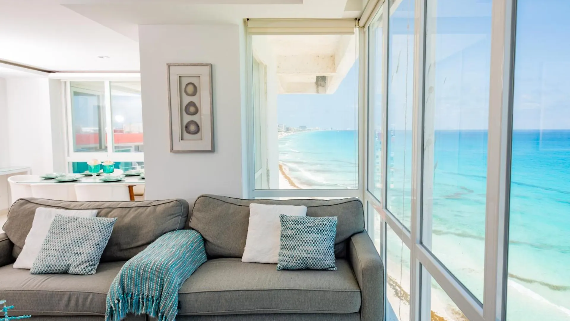 Ocean View Modern Condo & Luxury Amenities Cancun Daire