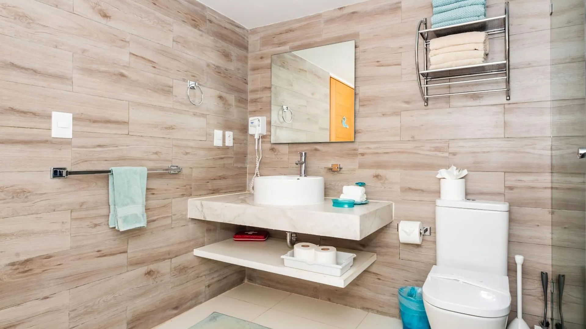 Ocean View Modern Condo & Luxury Amenities Cancun Apartment